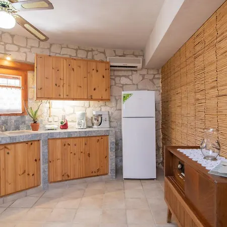 Gerakomylos Stone House * Vasilikí