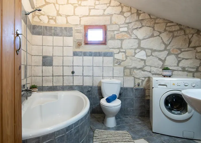 Gerakomylos Stone House