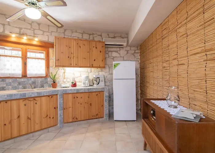 Gerakomylos Stone House * Vasilikí